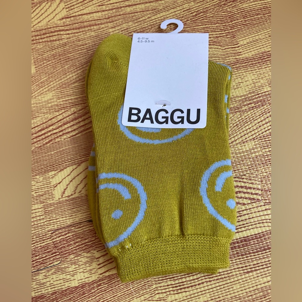 Urban Outfitters, Baggu Smiley Socks, 6-11 - Picture 1 of 6